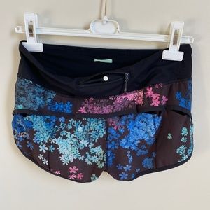 LULULEMON Floral Shorts (Size 4)